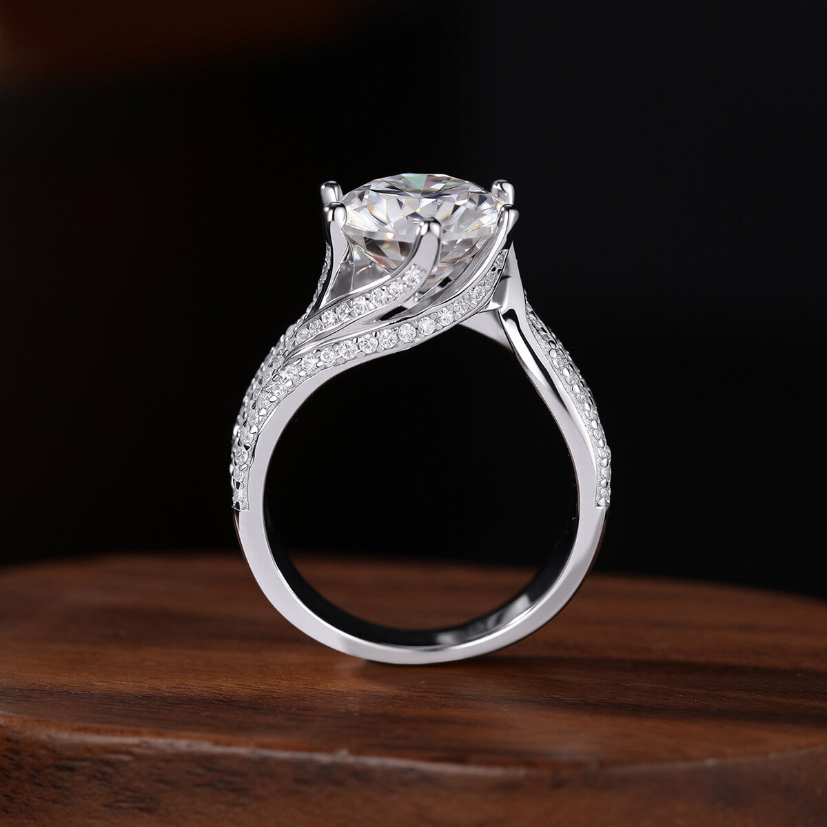 Luxury Moissanite Ring-The Best Alternative toExpensive Diamond Rings
