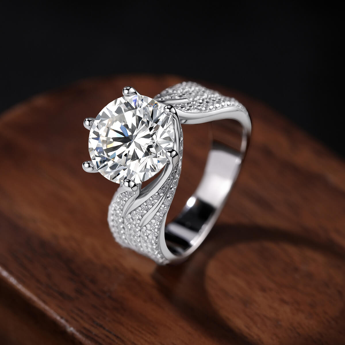 Luxury Moissanite Ring-The Best Alternative toExpensive Diamond Rings